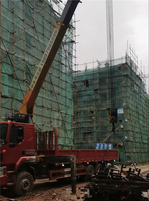 金川区“慢工细活”—— 吊车的 “微动控制” 技术